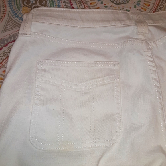 Levi's Tummy Flattening Wide Leg Crop Stretch Jean - Picture 12 of 16